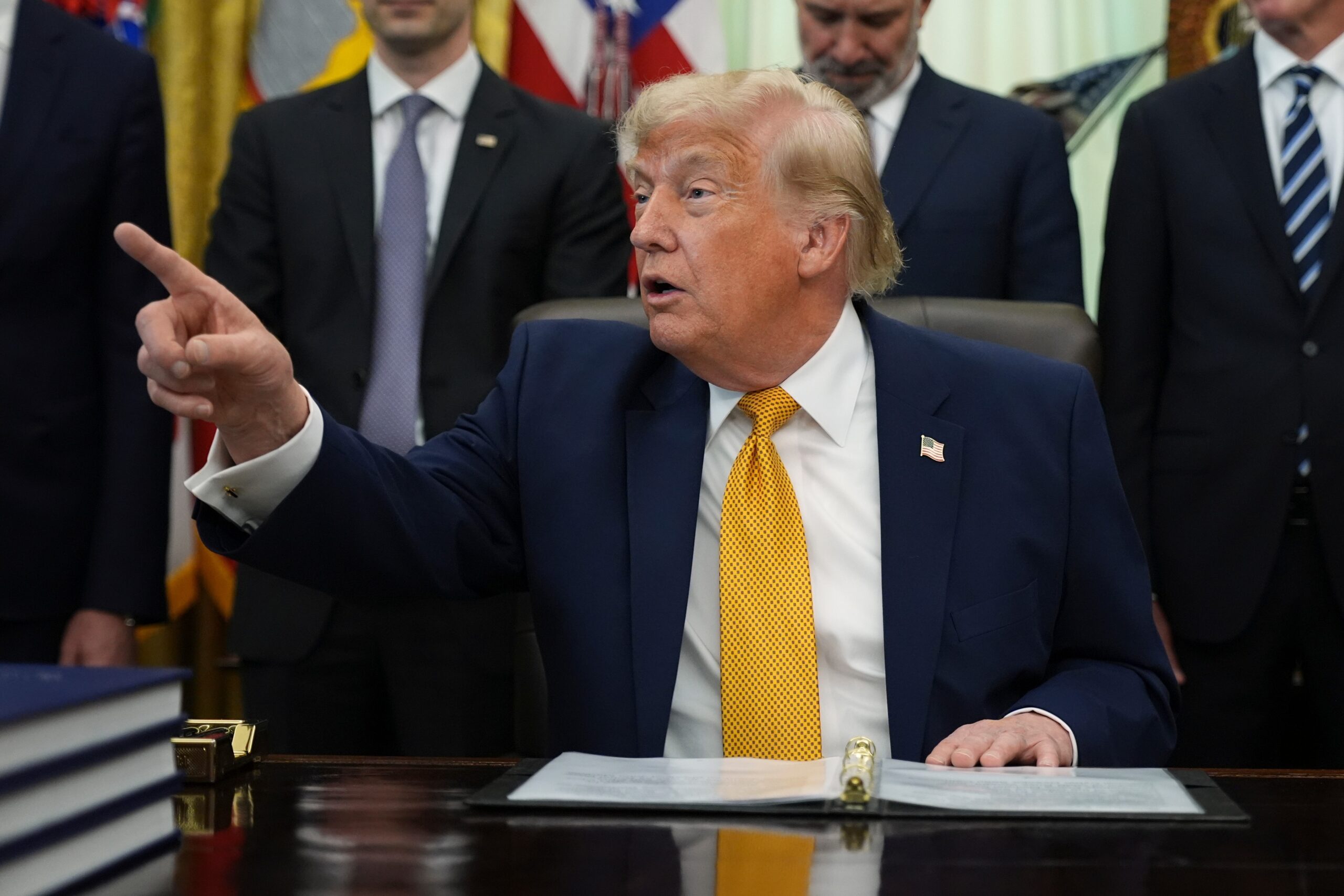 O presidente Donald Trump fala no Salão Oval da Casa Branca durante a assinatura de uma ordem executiva sobre computação quântica, na segunda-feira, 22 de junho de 2026, em Washington — Foto: REUTERS/Jonathan Ernst