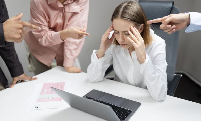 Assédio moral no trabalho pode causar consequências na saúde mental e física da vítima — Foto: Freepik